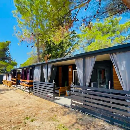 Amazing In Ferienhaus Privlaka (Zadar)